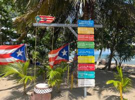 PR Beach Oasis 3 Min Walk to Sand w Patio and Yard, hotel u gradu Naguabo