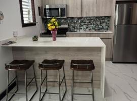 PR Beach Oasis 3 Min Walk to Sand w Patio and Yard, hotel v destinácii Naguabo