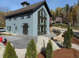 Vineyard Room @ Boulder Mountain View Barn, hotel en Twin Mountain