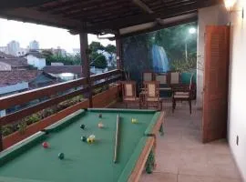 Casa charmosa com vista e lazer