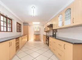 Super Spacious Fun Home With Pool, Den and Bar