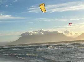 OCEAN BREEZE SUNSET BEACH - Cape Town