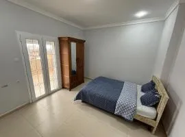 Studio calme neuf plein centre