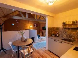 Houten huisje met keuken en tuin in Halsteren, Bergen op Zoom