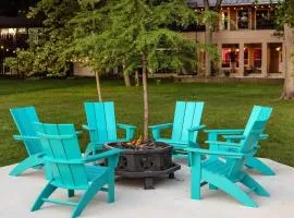 *Blissful Waterfront Getaway*