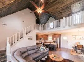 Cozy Mountain Cabin | Hot Tub & Fire Pit