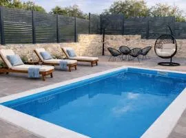 House Gruja with Pool