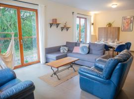 Les jardins du Quesnoy - 25min de Pairi Daiza, hotel in Blicquy