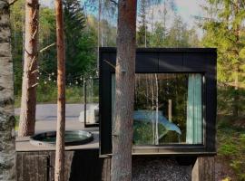 Luxury Forest Cabin with Hot Tub, hotel 