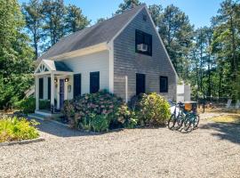 Home Near Oceanside Beaches Dog Friendly, hôtel à Wellfleet