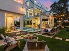 Luxe 6BDR Retreat w Putting Green Game Room Bouldin Collective by AvantStay