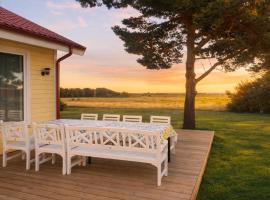 Cozy Summer cottage in Tosteberga, close to the Sea, хотел в Fjälkinge