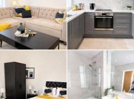 Spacious Bungalow in St Helens, 1-Min Drive to Carr Mill Bridge, hotel a Saint Helens