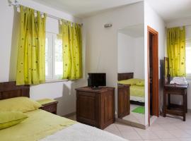 Rooms Vesna, hotel di Kaštela