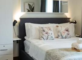 마닐라에 위치한 호텔 Heaven45 - 2BR Spacious Condo with City View and Netflix near NAIA, MOA, Makati and Manila 4-6pax