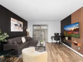 Stylish 2BR Tempe Stay Near ASU Featuring Pool Grill & Parking