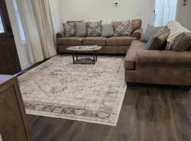 Cozy Maverick of Corbin! Dog Friendly!, hotel en Corbin