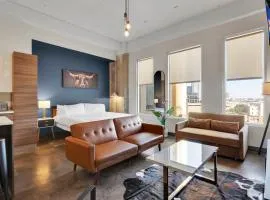 Downtown Loft Walk to Convention Center Sleeps 5