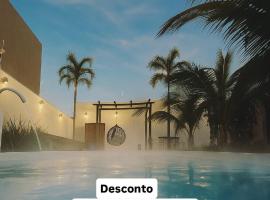 A Casa Paradisíaca ll Luxo Piscina Super Quente até 50 graus Aquecimento Elétrico e Solar Casa com Sauna a Vapor e Ar Condicionado em Todos Ambientes e Lavanderia com Roupa de Cama e Banho e Ofurô Super Quente Temos Lareira , Com Valores adicionais, khách sạn ở Caldas Novas