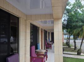 Hotel Vaz cahuita centro, khách sạn ở Cahuita