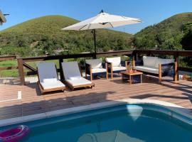 Casa Blanca - Casa na Serra com piscina , sauna e pesca, Hotel in Piraí