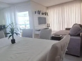 Apartamento Amplo a 5 Min da Praia e 2 vagas de garagem