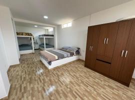 Amplia casa petfriendly con parrilla cerca a Asia, hotel v destinaci Salitre