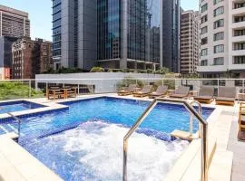 Oaks Gorgeous 2BR City Apt with Pool, Parking, Gym