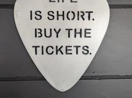 Meet Virginia less than 1 mile from casino and downtown