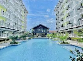 Amani by Hernz l With Balcony l Pool View l Rentals l Staycations l Airport