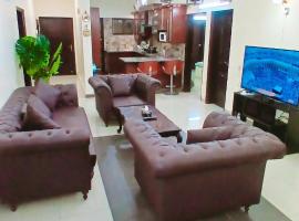 Karachi Gulshan e Iqbal Luxury 3 Bedrooms Drawing Lounge Furnished Apartment, hotel u gradu Karači
