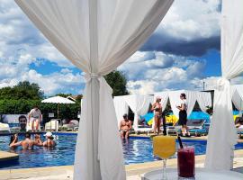 The Oriana Orange - Retro Hotel & Resort, khách sạn ở Orange