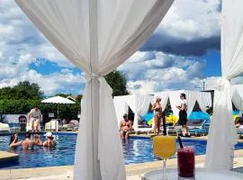 The Oriana Orange - Retro Hotel & Resort