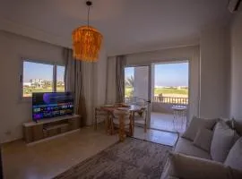Breeze, Golf & Sea, 2 BR Luxury Apt with Terrace, Somabay