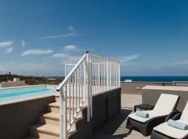 Penthouse Private Pool & Sea Views
