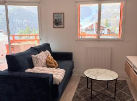 Superbe studio a Auron avec terrasse plein sud, hotel in Auron