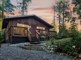 Little Bear Cabin at Raven's Moon, Hotel in Ucluelet