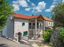 Cozy Mountain Villa for 10 in Slivno