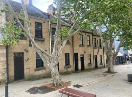 2 Bedroom Pyrmont Terrace House, Hotel in Sydney