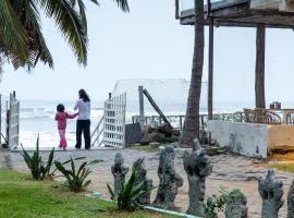 Sea Breeze Beach Resort, מלון במהבליפורם