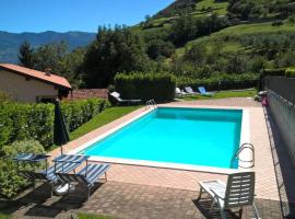 Un Angolo di Relax, hotel z bazenom v mestu Tavernola Bergamasca