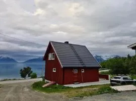 Charming traditional Norwegian Cabin in Lyngen