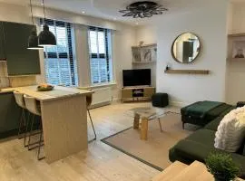 Aura - Elegant Retreat in Prime Leeds Location!