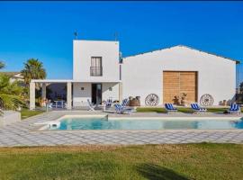 Enchanting Villa with Pool & Lush Garden in Sicily, hotel a Paceco