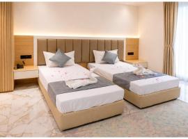 Hotel Premium Rudram Atithi Niwas Varanasi, Near Kashi Vishwanath Temple And Ganga Ghat- Fully Air conditioned & Spacious Room - Prime Location Book It Early, hotel din Varanasi