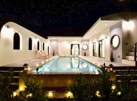 Ticino pool villa Khao yai by samonrada, hotel v mestu Wangkata