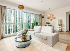Cozy 1BR Near Burj Khalifa and Dubai Mall