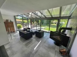 Bungalow mit großen Garten, Wintergarten und Kamin