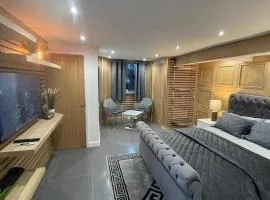 Hendham House - Near Etihad Stadium, CoOp Live Arena, AO Arena, Piccadilly Train Station & Manchester City Centre