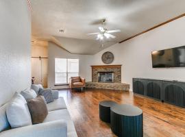 Sleek 4BR OKC Stay by StayLage, готель у місті Мур